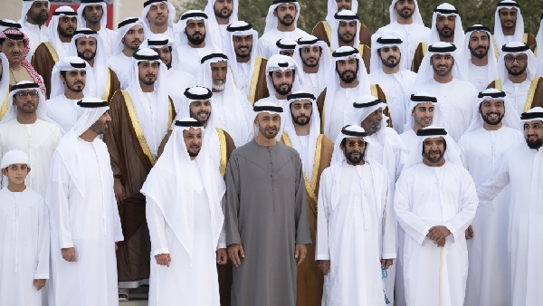 இவங்களுக்கு மட்டும் பணம் எங்கிருந்து வரும்ன்னு தெரியல..  உலகின் டாப் 10 பணக்கார குடும்பங்கள்..!! 