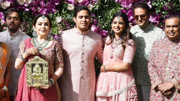 இவங்களுக்கு மட்டும் பணம் எங்கிருந்து வரும்ன்னு தெரியல..  உலகின் டாப் 10 பணக்கார குடும்பங்கள்..!! 