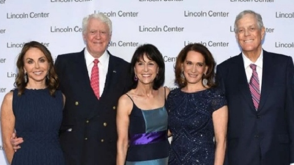 இவங்களுக்கு மட்டும் பணம் எங்கிருந்து வரும்ன்னு தெரியல..  உலகின் டாப் 10 பணக்கார குடும்பங்கள்..!! 