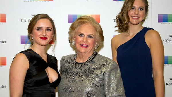 இவங்களுக்கு மட்டும் பணம் எங்கிருந்து வரும்ன்னு தெரியல..  உலகின் டாப் 10 பணக்கார குடும்பங்கள்..!! 