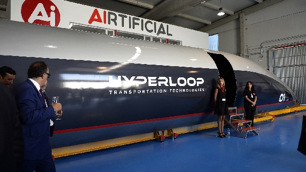 யாருமே கண்டுக்கல்ல.. விரக்த்தியில் Hyperloop One நிறுவனம் மூடல்.. எலான் மஸ்க் கனவு புதைக்கப்பட்டது! 