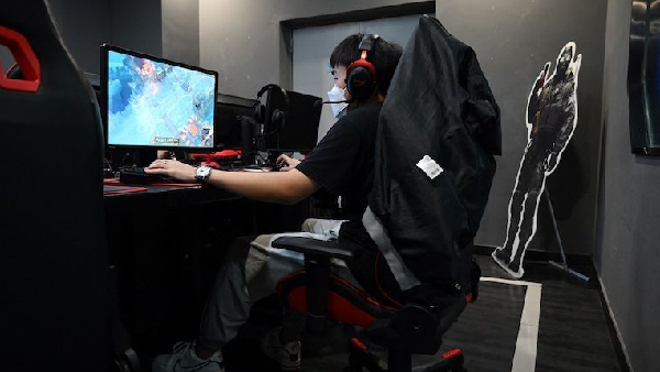 வீடியோ-கேம் விளையாடினால் முட்டிமேல் அடி!சீன அரசின் புதிய கட்டுப்பாடு ஒரே நாளில் $80 பில்லியன் இழப்பு