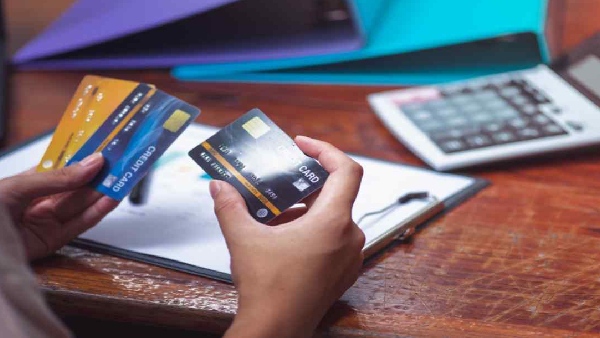 யாருமே யோசிக்காத ட்ரிக்ஸ்.. கிரெடிட் கார்ட் ரிவார்ட் பாயிண்ட் பெற மக்கள் என்னவெல்லாம் ஐடியா பண்றாங்க