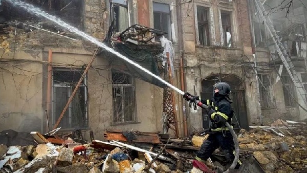 உக்ரைனில் திடீர் குண்டு மழை.. நேரம் பார்த்து அடித்த ரஷ்யா.. திடீர் தாக்குதலுக்கு இதுதான் காரணமா..? 