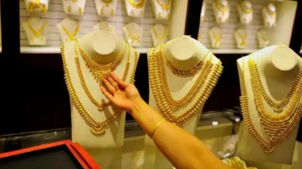 மக்களுக்கு ஷாக் கொடுத்த தங்கம் விலை.. ஒரே நாளில் 1200 ரூபாய் உயர்வு..! 