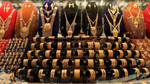 தங்கம் விலை கேப் விடாமல் உயர்கிறது.. அடகொடுமையே இன்றும் விலை உயர்வு..!! 