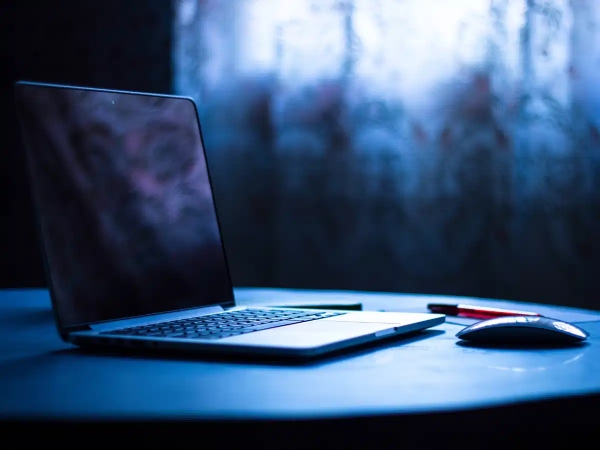 கில்லாடி தான்ப்பா நீ.. ஓரே நேரத்தில் 2 வேலை, 2.5 கோடி சம்பாதித்த ஐடி ஊழியர்..! 