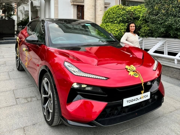 முகேஷ் அம்பானியிடம் இல்லாத காரை வாங்கி அசத்திய ஹைதராபாத் பெண்.. விலை மட்டும் கேட்காதீங்க ப்ளீஸ்..!!