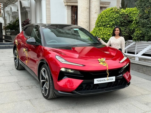 முகேஷ் அம்பானியிடம் இல்லாத காரை வாங்கி அசத்திய ஹைதராபாத் பெண்.. விலை மட்டும் கேட்காதீங்க ப்ளீஸ்..!!