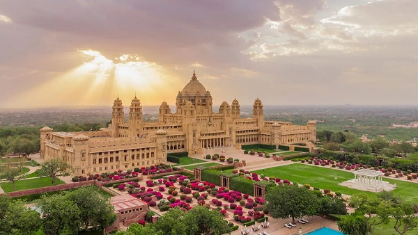 பணக்காரர்கள் வரிசை கட்டி காத்திருக்கும் அரண்மனை.. எல்லாம் இந்த ஒரு விஷயத்திற்காக..!! 