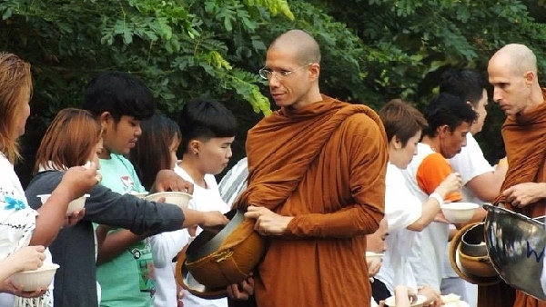  ரூ.40,000 கோடி சொத்துகளை விட்டுவிட்டு துறவியான மலேசிய தமிழ் பணக்காரரின் மகன் 