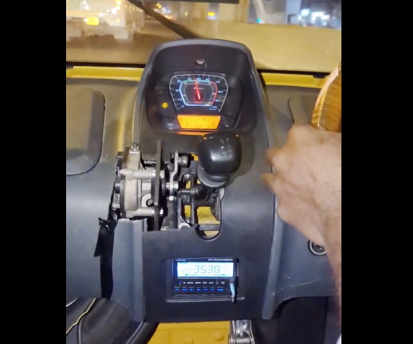 பெங்களூர்: அது என்னங்க காருல.. வெறும் 9000 ரூபாயில் அற்புதம்..!! 