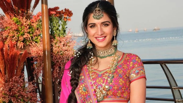 டிரெண்டான ராதிகா மெர்ச்சன்ட் போட்டோ.. குஜராத்தில் நடந்த அம்பானி வீட்டு குடும்ப நிகழ்ச்சி..! 