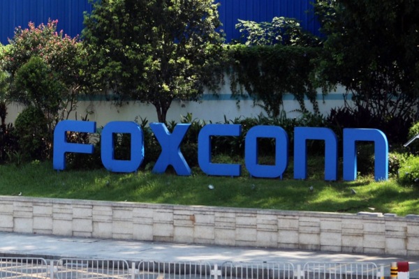 பாக்ஸ்கான் கலக்கல் அறிவிப்பு.. மெகா முதலீட்டில் புதிய தொழிற்சாலை கட்டுகிறோம்.. சென்னையிலா..? பாக்ஸ்கான் கலக்கல் அறிவிப்பு.. மெகா முதலீட்டில் புதிய தொழிற்சாலை கட்டுகிறோம்.. சென்னையிலா..?