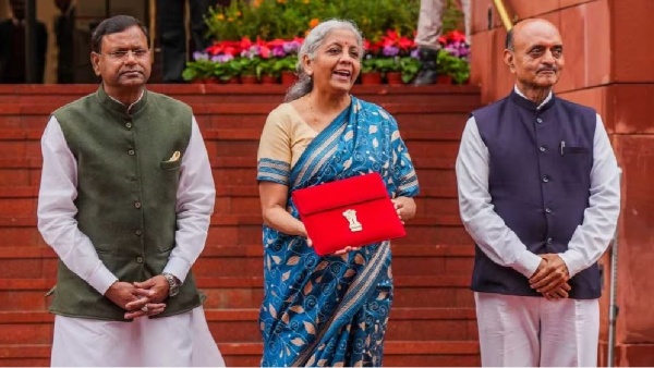 10 ஆண்டு கால ஆட்சி.. 10 சாதனை..  கட்டம் கட்டி அடித்த நிதி அமைச்சர்..! 