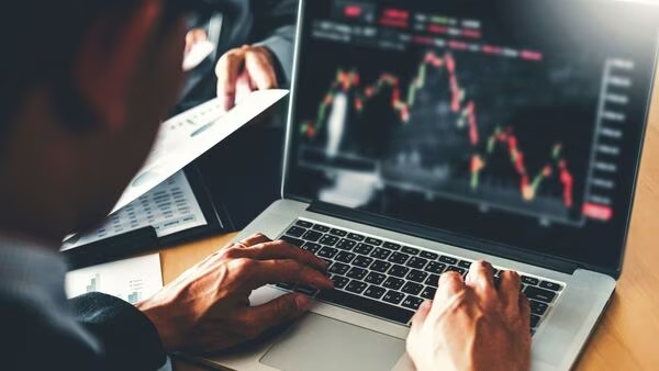 பங்குச்சந்தை முதலீட்டில் பொறுமை ரொம்ப முக்கியம் பாஸ்.. 6 வருடத்தில் 7.41 லட்சம் லாபம்..! 