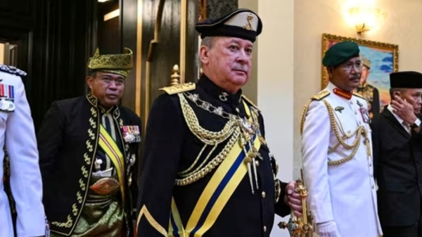 மலேசிய புதிய மன்னர் ஜோஹார் சுல்தான்.. 300 கார், தனி விமானம், தனி ராணுவம்.. வேற லெவல்..!! மலேசிய புதிய மன்னர் ஜோஹார் சுல்தான்.. 300 கார், தனி விமானம், தனி ராணுவம்.. வேற லெவல்..!!