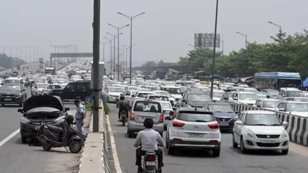 இனிமே இந்த காரை யாரு வாங்குவா.. மக்கள் மொத்தமாக ஒதுக்கிட்டாங்க..!! 