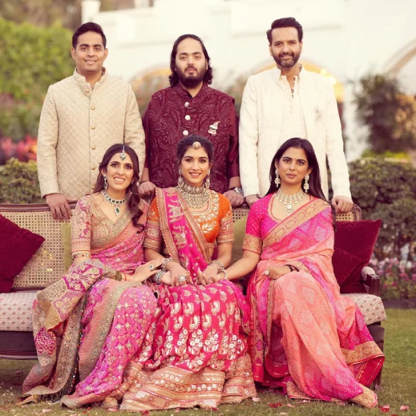 ரிலையன்ஸ் சாம்ராஜ்ஜிய வாரிசுகளின் அசத்தும் போட்டோஷூட்..!! 