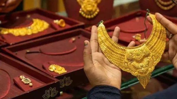 தங்கம் விலை தொடர் சரிவு.. கேட்கவே இனிப்பாய் இருக்கு..ஒரே நாளில் 250 ரூபாய் சரிவு..!! 