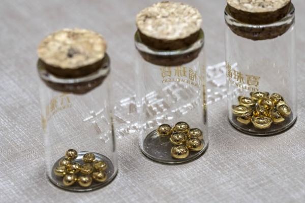 தங்கம் தான் பெஸ்ட்.. முதலீட்டுச் சந்தையின் கலர் மாறுகிறது.. சீனாவில் துவங்கிய புது டிரெண்ட்..!! தங்கம் தான் பெஸ்ட்.. முதலீட்டுச் சந்தையின் கலர் மாறுகிறது.. சீனாவில் துவங்கிய புது டிரெண்ட்..!!