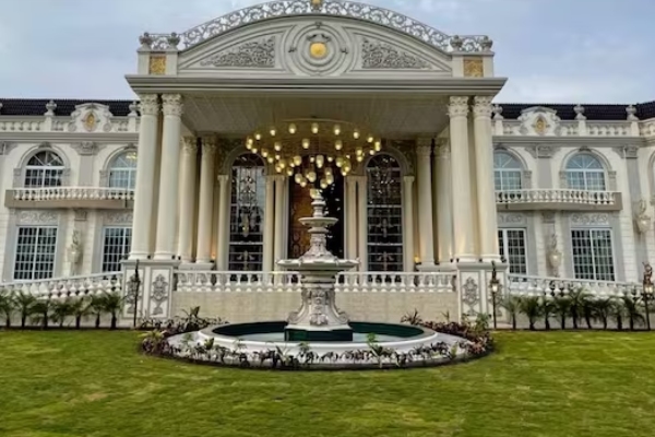 பாகிஸ்தான் நாட்டிலேயே இதுதான் விலை உயர்ந்த வீடு.. முகேஷ் அம்பானி-யின் ஆண்டிலியாவுக்கு போட்டியா..?! 