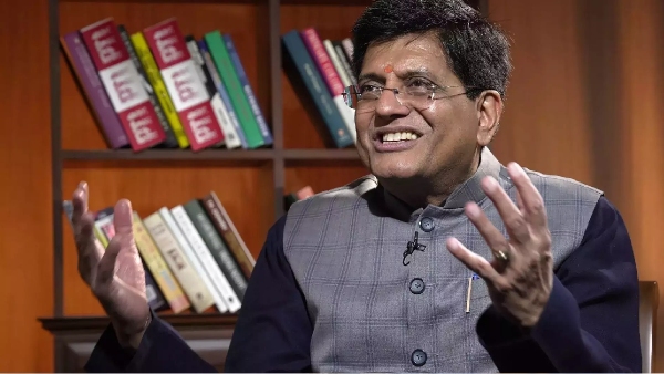 செல்லத்தை கொண்டு வாங்கடா.. டாலரை தூக்கிப்போடும் உலக நாடுகள், ரூபாய்க்கு மவுசு கூடியது..!! 