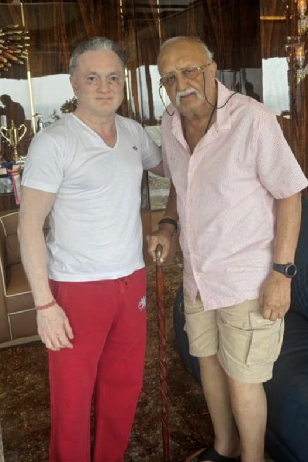 பல சண்டை.. தந்தை விஜய்பட் சிங்கானியா சந்தித்த ரேமண்ட் கௌதம் சிங்கானியா.. டிரெண்டிங் போட்டோ..!! 