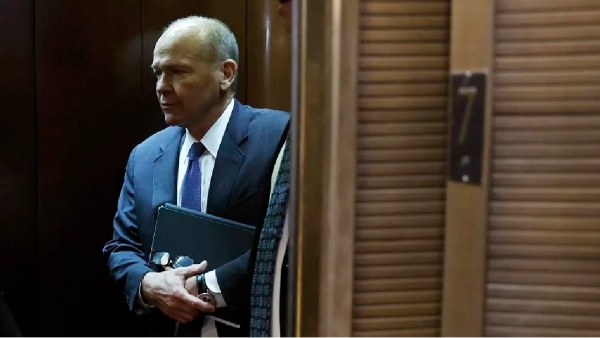 போயிங் நிறுவனத்தின் சிஇஓ திடீர் ராஜினாமா.. கோளாறு நிறைந்த 737 MAX விமானம்..!! 