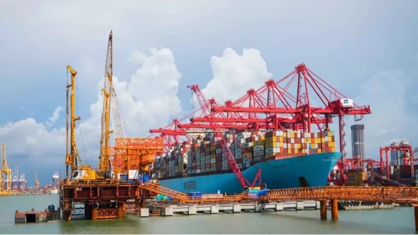 புடிச்சாலும் புளியங்கொம்பு..  புதிய துறைமுகத்தைக் கைப்பற்றினார் கௌதம் அதானி