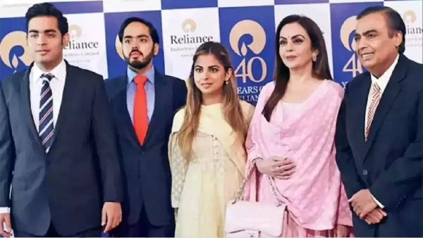 அம்பானி குடும்பத்தில் யார் யாருக்கு என்ன பதவி..? முக்கியமான அனில் அம்பானி பதவியை பாருங்க..!! 