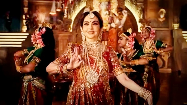 நீதா அம்பானி என்னா அழகா டான்ஸ் ஆடுறாங்க.. டிரெண்டிங் வீடியோ..! 