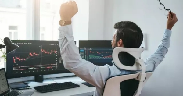 சென்செக்ஸ்: வருடத்தின் கடைசி நாள் ரூ.128.8 லட்சம் கோடி லாபம்.. பண மழையில் முதலீட்டாளர்கள்..!! 