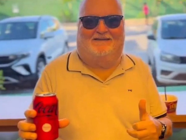 50 ஆண்டுகளாக ஒரு சொட்டு தண்ணீர் குடிக்காமல் வாழும் மனிதர்.. Coca Cola-வுக்கு நல்ல பிராண்டிங்..! 