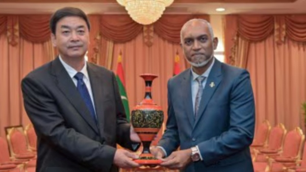 மாலத்தீவுக்கு 1500 டன் லிட்டர் தண்ணீரை அனுப்பிய சீனா..அதுவும் திபெத்தில் இருந்து ஸ்பெஷல் டெலிவரி..!!