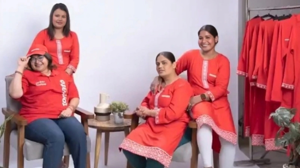 சோமேட்டோ பெண் டெலிவரி ஊழியர்களுக்கு புதிய சீருடை 