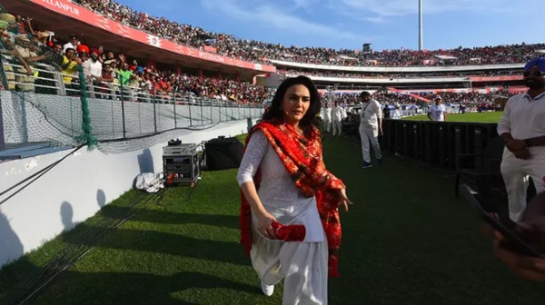 பஞ்சாப் கிங்ஸ் பிரீத்தி ஜிந்தாவிடம் இத்தனை கார்களா..! வாவ்..!