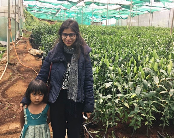 ஒரு சின்ன ஐடியா வாழ்க்கையே மாற்றிவிட்டது.. பூ வளர்ப்பில் 300 கோடி பிஸ்னஸ்..!! 