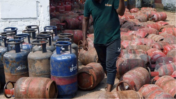 LPG சிலிண்டர் விலை குறைந்தது.. அடுத்த சர்ப்ரைஸ் இதுதானா..? RBI வெளியிடும் குட்நியூஸ்..?! 