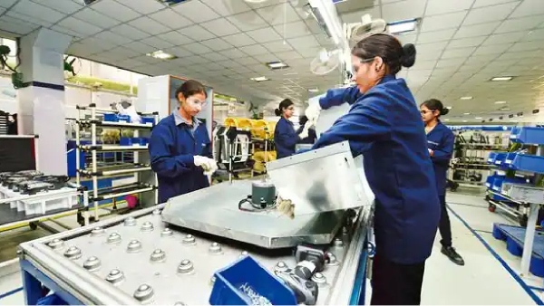 இந்தியாவின் வேலைவாய்ப்பு வளர்ச்சியில் ஆதிக்கம் செலுத்தும் புளூ காலர் வேலைகள்..!! 