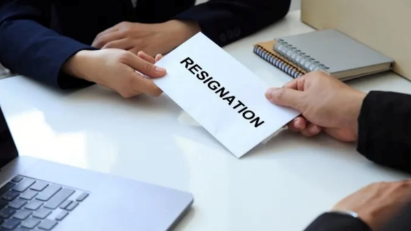 வேலைக்கு சேர்ந்த 6 மாசத்திலேயே ரிசைன்.. அனல் பறக்கும் விவாதம்..! வேலைக்கு சேர்ந்த 6 மாசத்திலேயே ரிசைன்.. அனல் பறக்கும் விவாதம்..!