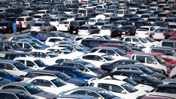 உச்சத்தை அடைந்த கார் விற்பனை.. சொகுசு கார்கள் மீது மக்கள் ஆர்வம்.. மலைக்க வைக்கும் டேட்டா..! 