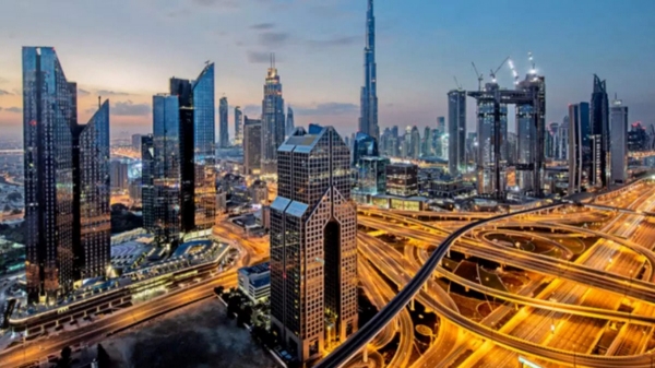 துபாயில் பணத்தை குவிக்கும் இந்தியர்கள்? என்ன காரணம்..? 