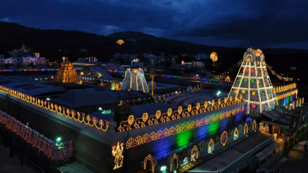 தங்கம் விக்கிற விலைக்கு 1000 கிலோ தங்கம் காணிக்கை.. திருப்பதி வெங்கடாஜலபதி மகிமையே மகிமை..!! 