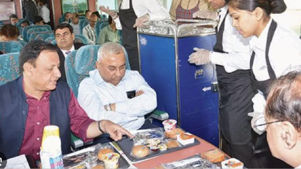 ரயில் அறிமுகம் செய்யப்பட்ட புதிய சேவை.. மலிவு விலையில் டக்கரான உணவு..!!