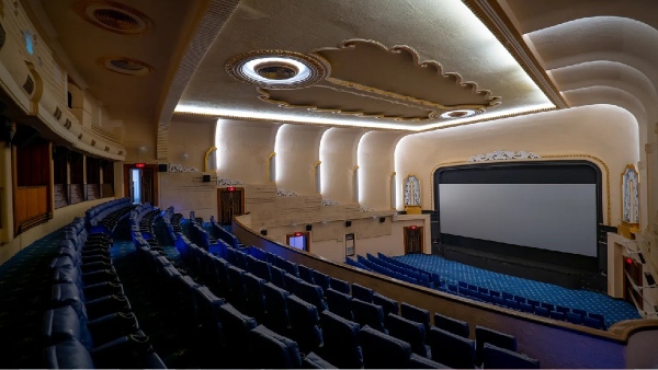 மாயமாகும் தியேட்டர் கலாச்சாரம்.. கதறும் தியேட்டர் ஓனர்கள்.. என்ன நடக்குது.? 