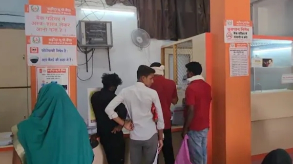  திடீரென அக்கவுண்டில் கிரெடிட் ஆன ரூ. 9990 கோடி.. அதிர்ச்சியின் உச்சத்தில் நபர்! வங்கி செய்த செயல்!