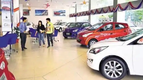 காத்து வாங்கும் கார் ஷோரூம், ரூ.44,000 கோடிக்கு என்ன பதில்.. தேர்தலால் முடங்கிய கார் விற்பனை..? 
