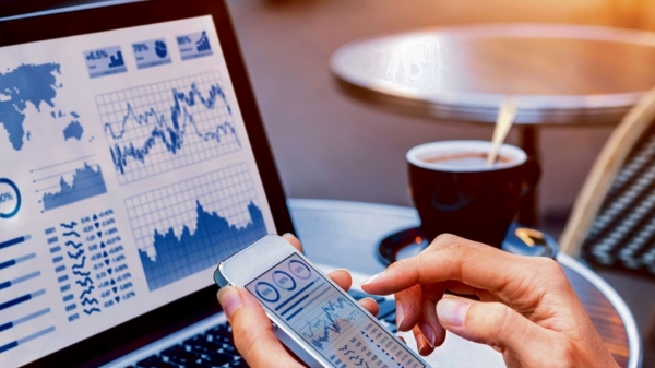 Sensex: பங்குச்சந்தைகள் உச்சத்தில் இருக்கும் போது முதலீடு செய்யலாமா? 