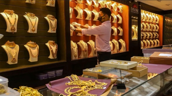 தங்கம் விலை சர்ன்னு சரிந்தது.. ஒரே நாளில் ரூ.1200 குறைந்தது..!! தங்கம் வாங்குவோருக்கு ஜாக்பாட்..!! 